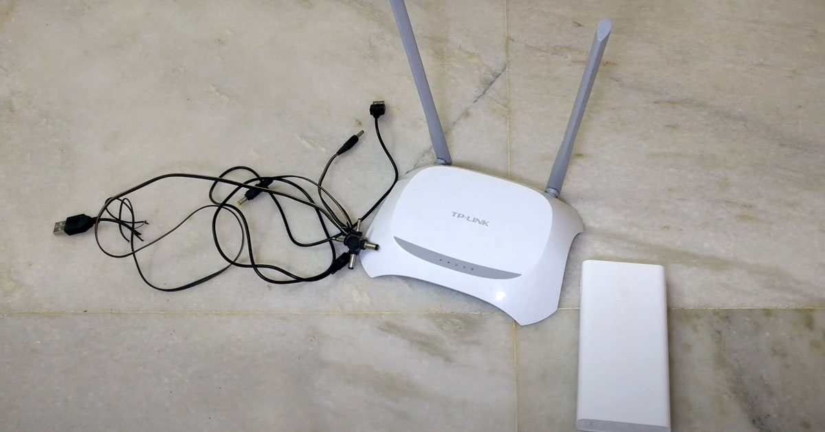 Wi Fi роутер підключений до повербанку